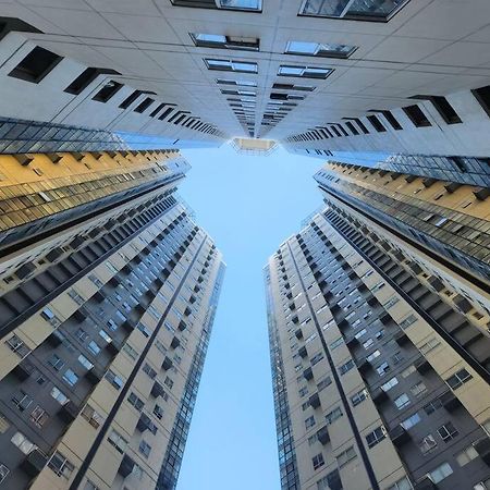 Enjoy Bgc Sunset And Golf Course View 2 Bedroom Loft With 100Mbps Internet Connection Manila Exteriör bild