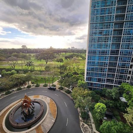 Enjoy Bgc Sunset And Golf Course View 2 Bedroom Loft With 100Mbps Internet Connection Manila Exteriör bild