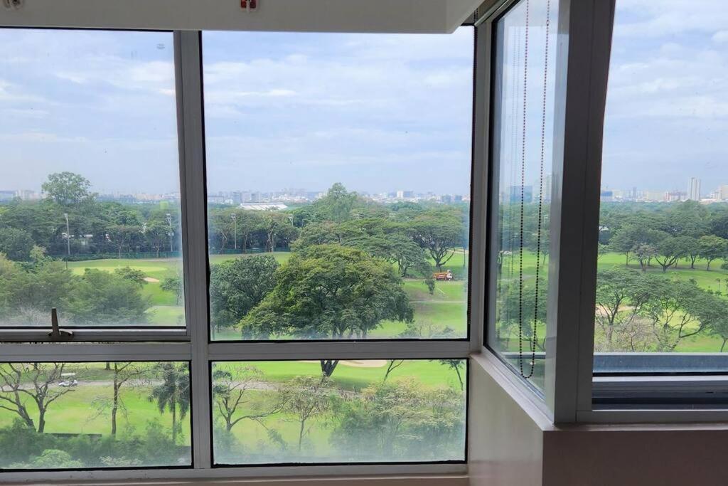 Enjoy Bgc Sunset And Golf Course View 2 Bedroom Loft With 100Mbps Internet Connection Manila Exteriör bild